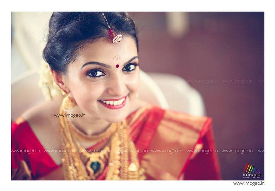 Saranya Mohan Rare & Unseen Photos with Family