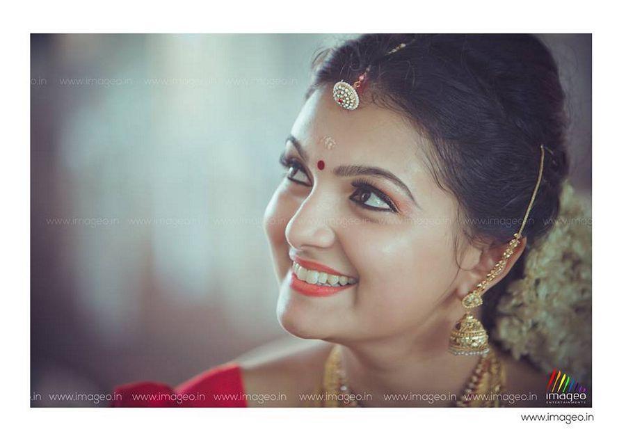 Saranya Mohan Rare & Unseen Photos with Family