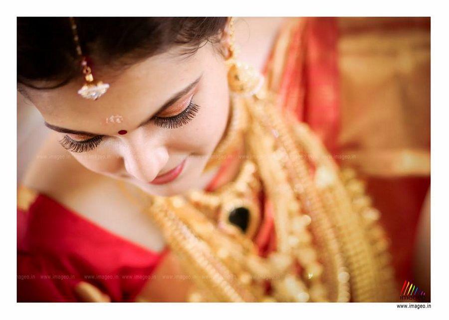 Saranya Mohan Rare & Unseen Photos with Family