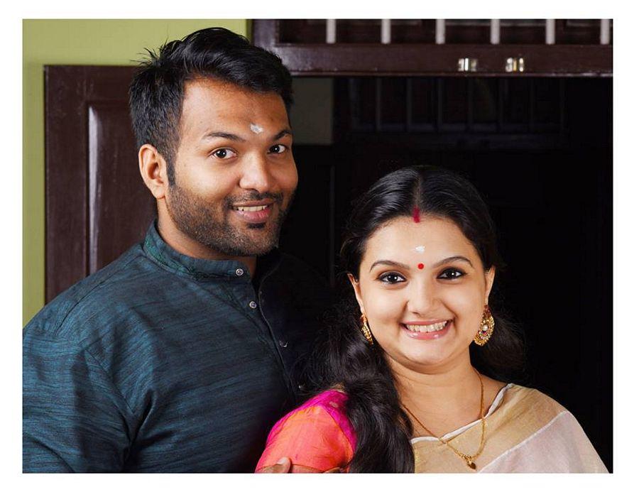 Saranya Mohan Rare & Unseen Photos with Family