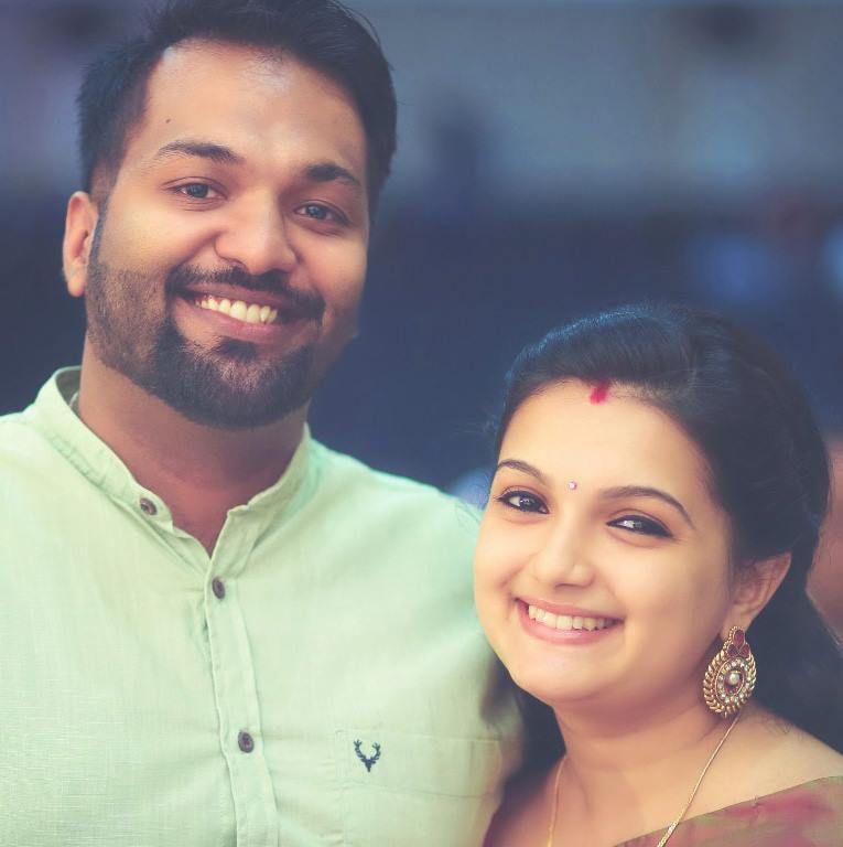 Saranya Mohan Rare & Unseen Photos with Family