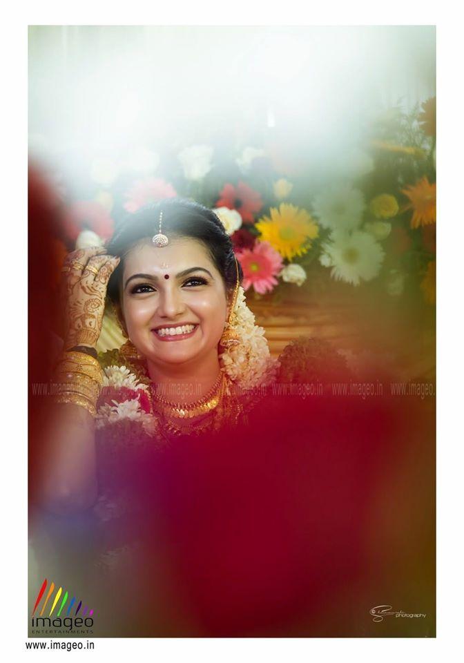 Saranya Mohan Rare & Unseen Photos with Family