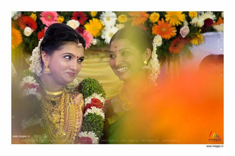Saranya Mohan Rare & Unseen Photos with Family