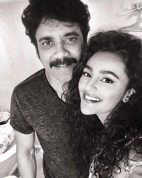 Seerat Kapoor Selfi with Nagarjuna in Raju Gari Gadhi 2 Shoot