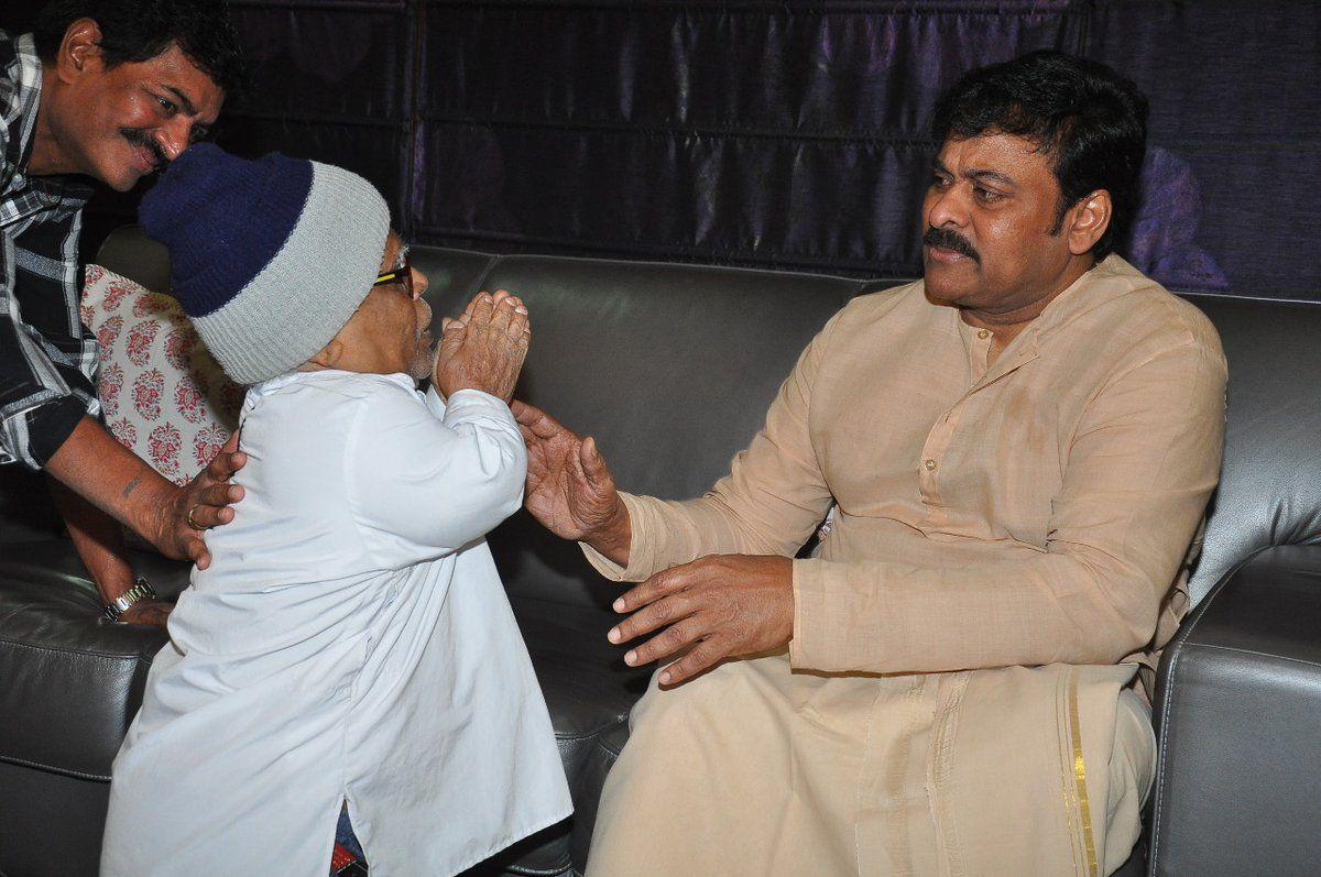 Senior Comedian Potti Veeraiah meets Chiranjeevi Photos