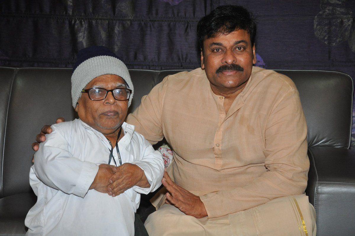 Senior Comedian Potti Veeraiah meets Chiranjeevi Photos