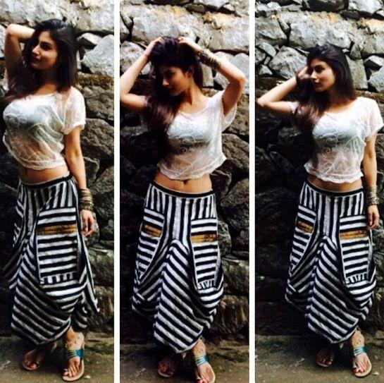 Serial Actress Mouni Roy Unseen Hot Photos GOES Viral
