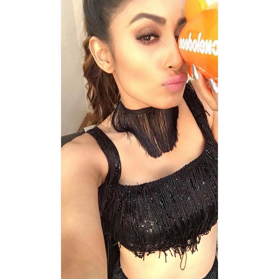 Serial Actress Mouni Roy Unseen Hot Photos GOES Viral