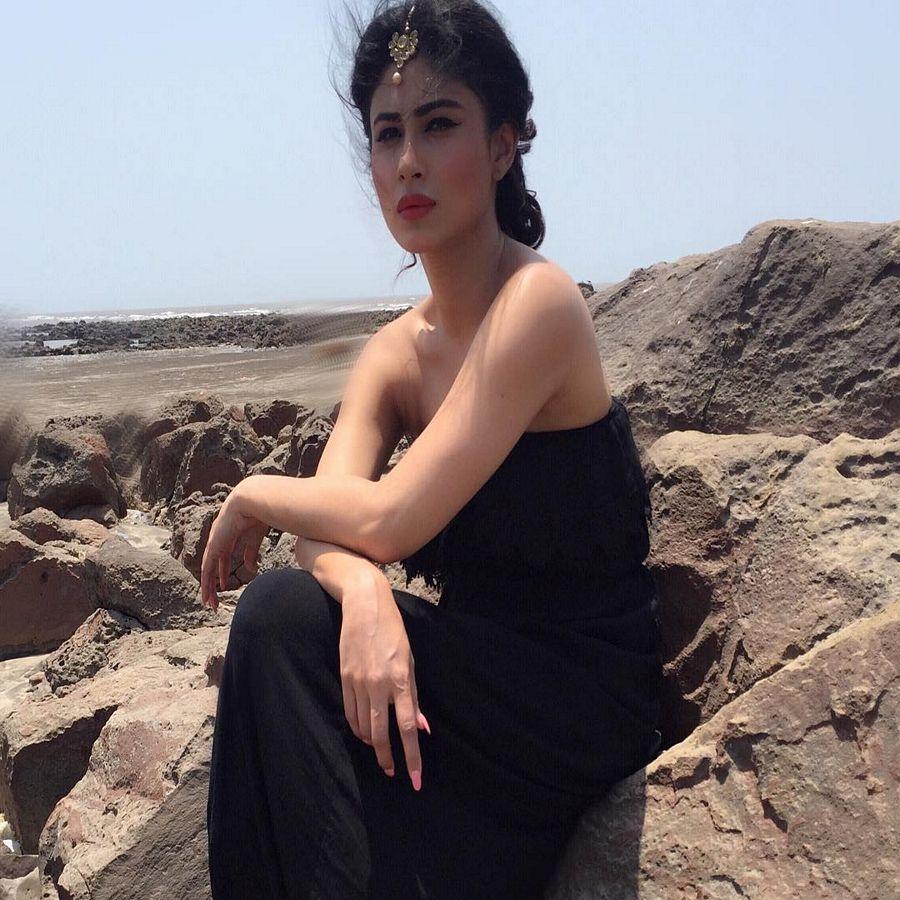 Serial Actress Mouni Roy Unseen Hot Photos GOES Viral