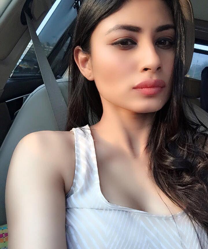 Serial Actress Mouni Roy Unseen Hot Photos GOES Viral