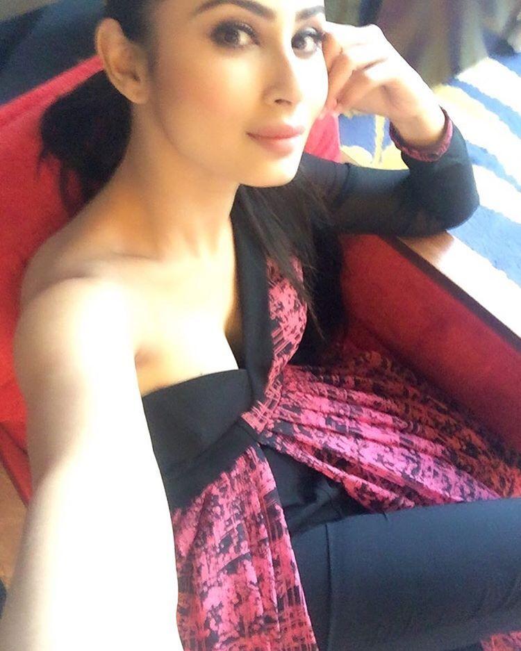 Serial Actress Mouni Roy Unseen Hot Photos GOES Viral