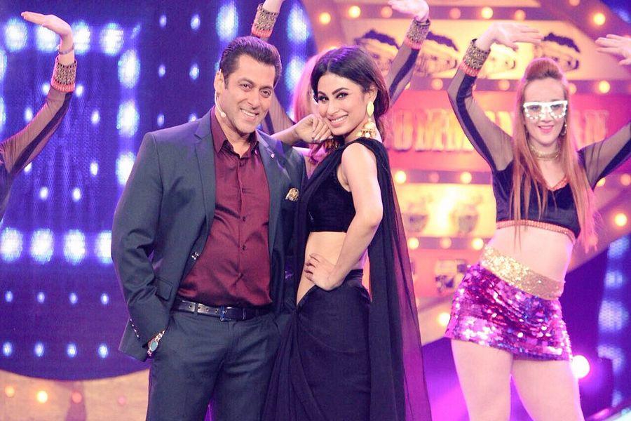 Serial Actress Mouni Roy Unseen Hot Photos GOES Viral