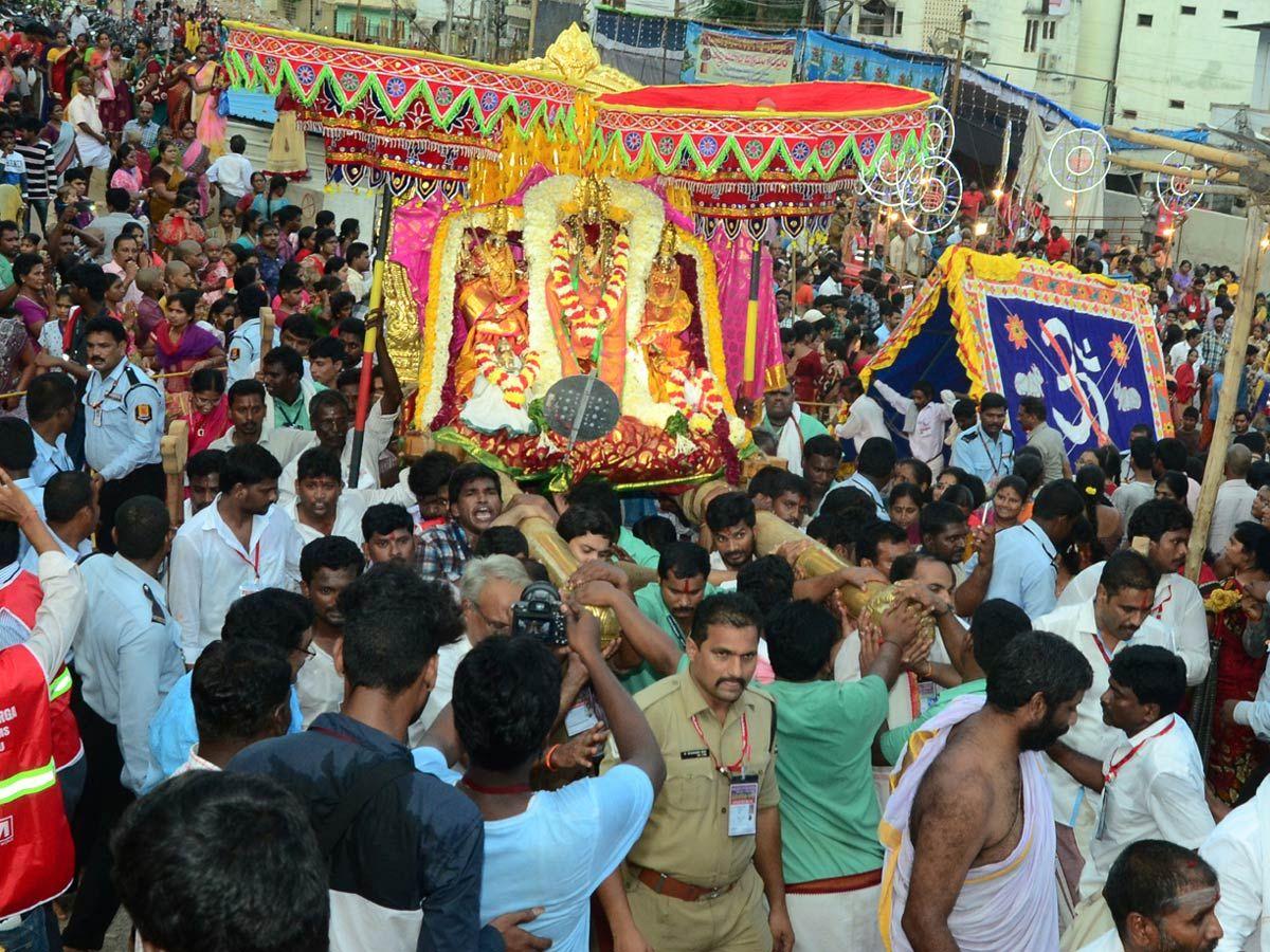 Sharad Navaratri 2017: Lalitha Tripura Sundari at Indrakiladri Temple