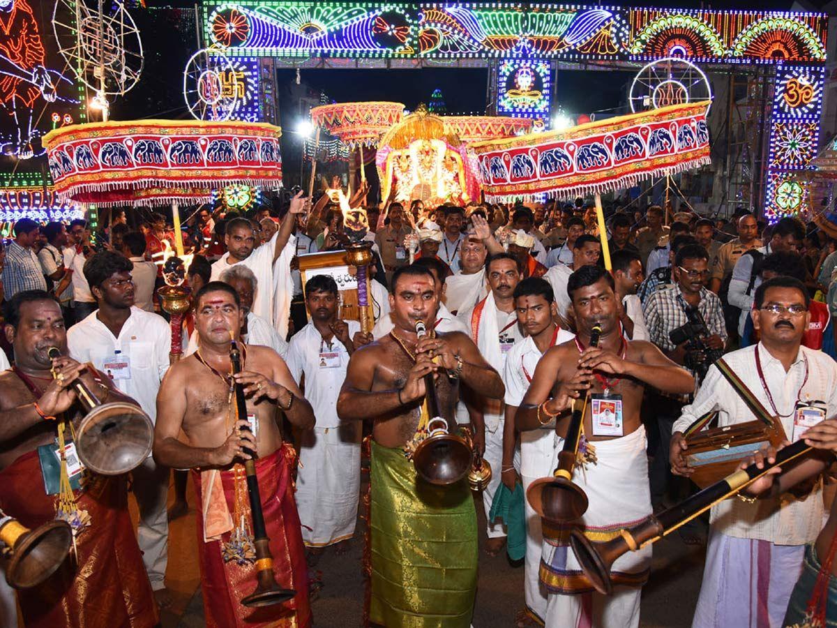 Sharad Navaratri 2017: Lalitha Tripura Sundari at Indrakiladri Temple