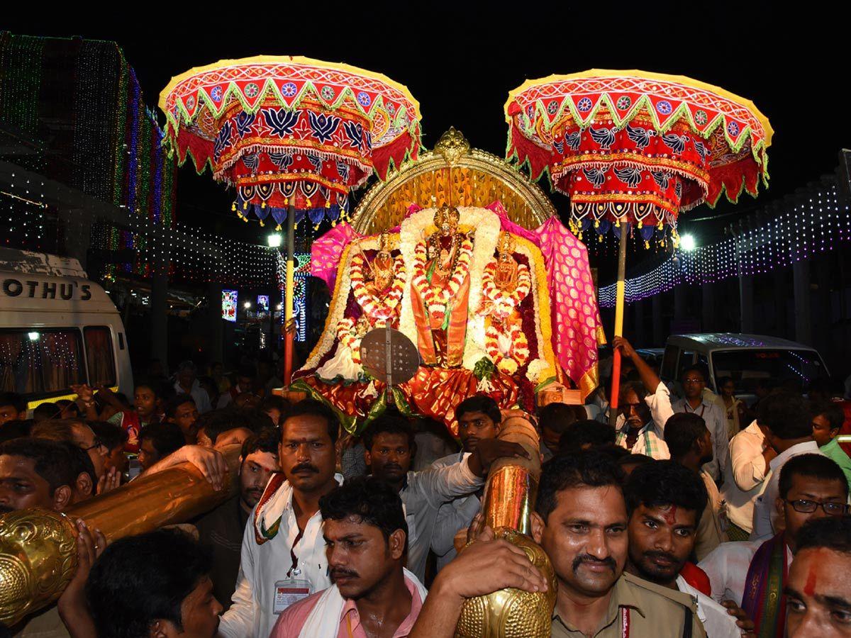 Sharad Navaratri 2017: Lalitha Tripura Sundari at Indrakiladri Temple