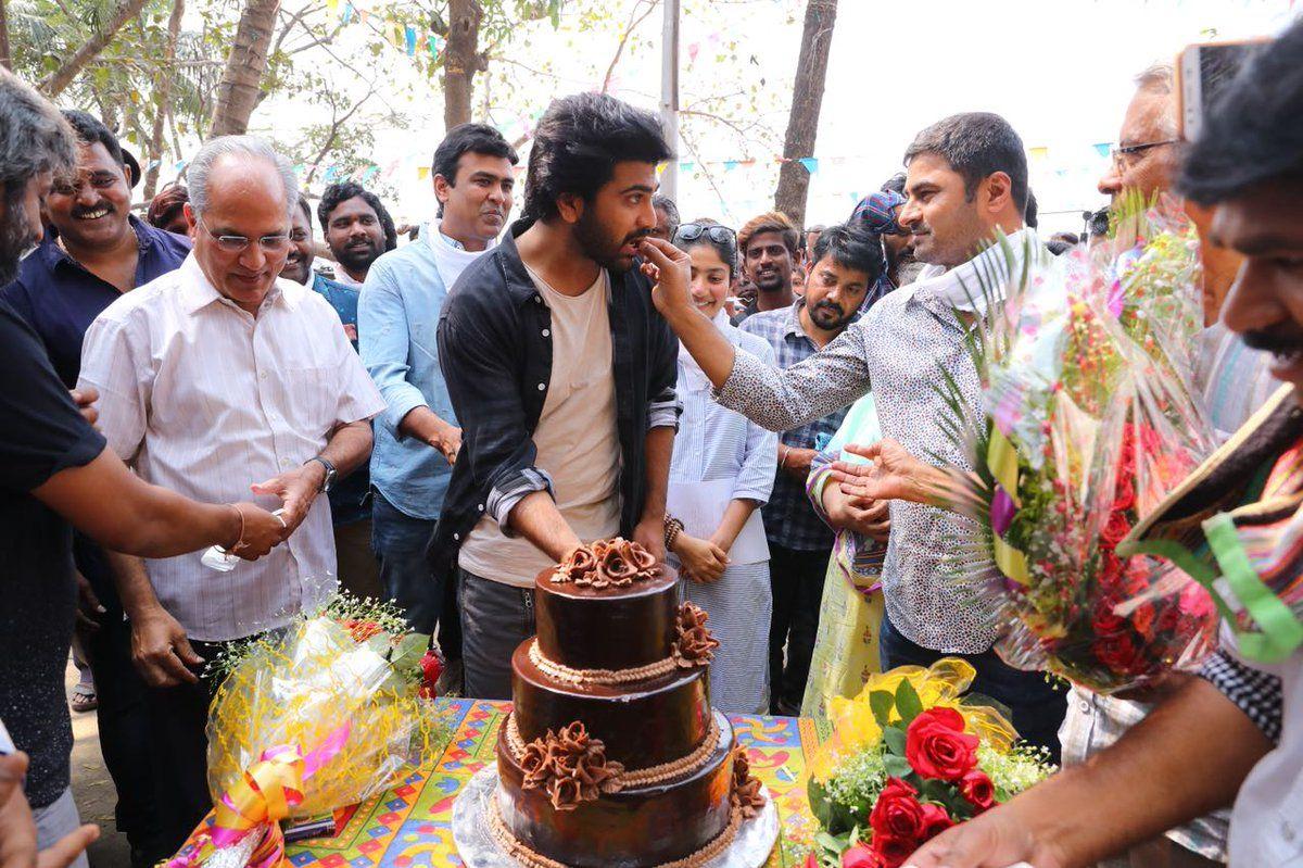 Sharwanand birthday celebrations on the sets of Padi Padi Leche Manasu