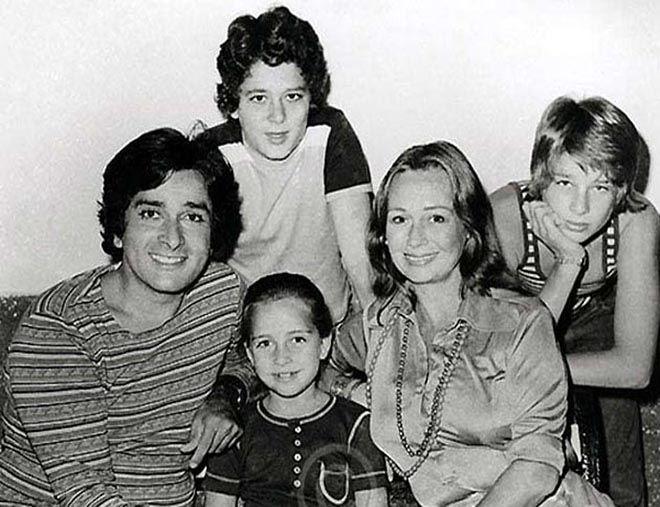 Shashi Kapoor Passes Away: These Unseen Pictures Of The Legendary Actor