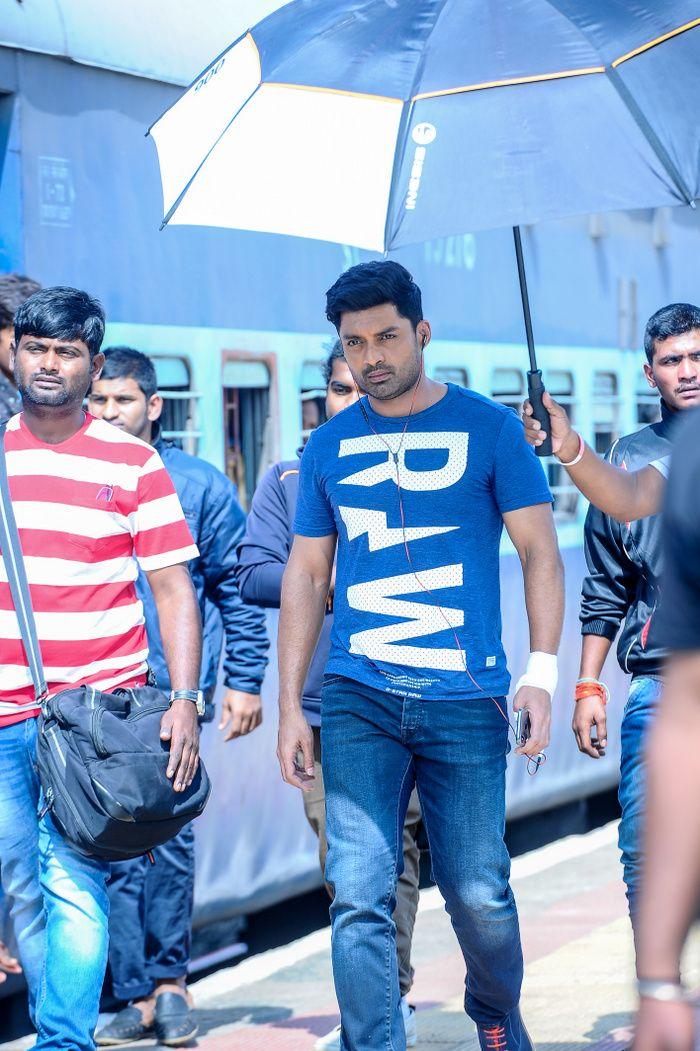 Shooting Spot: Kalyan Ram's Naa Nuvve Movie Stills