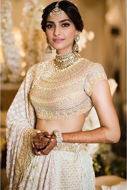 Sonam Kapoor & Anand Ahuja Mehendi Function Photos