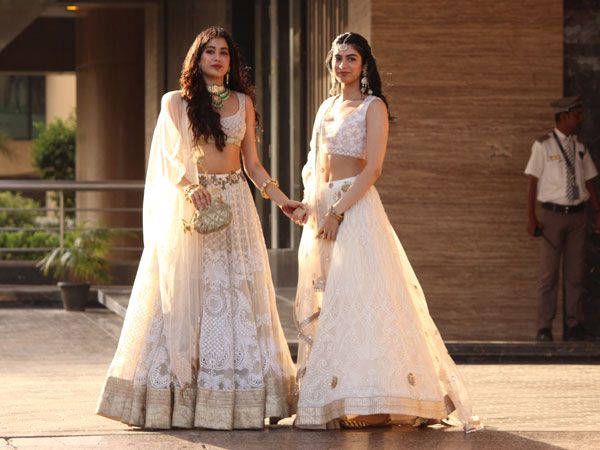 Sonam Kapoor & Anand Ahuja Mehendi Function Photos