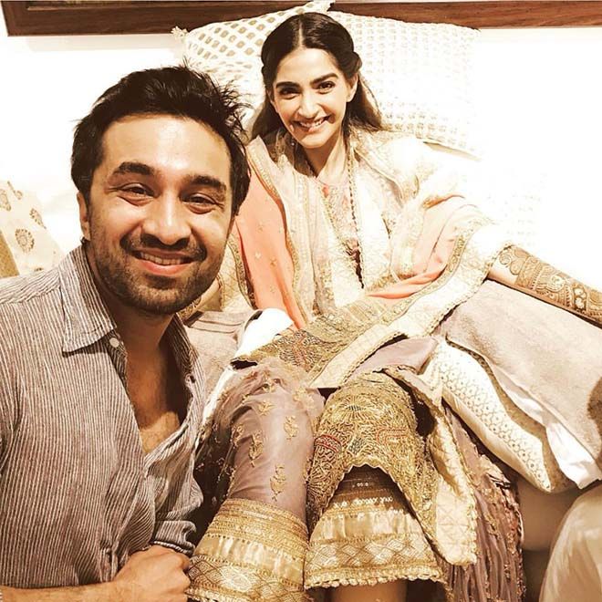 Sonam Kapoor & Anand Ahuja Mehendi Function Photos