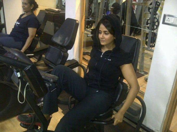 South Indian Actress Stays Fit, Gym Workout UNSEEN Photos