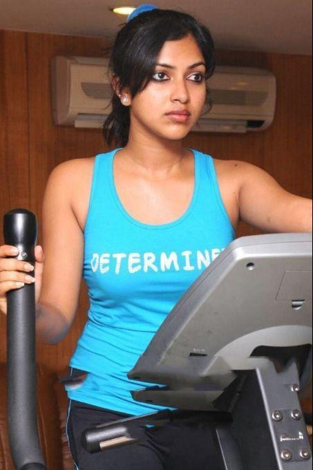 South Indian Actress Stays Fit, Gym Workout UNSEEN Photos