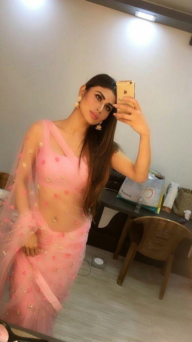 Stunning Rare & Unseen Pictures of Naagin Actress Mouni Roy