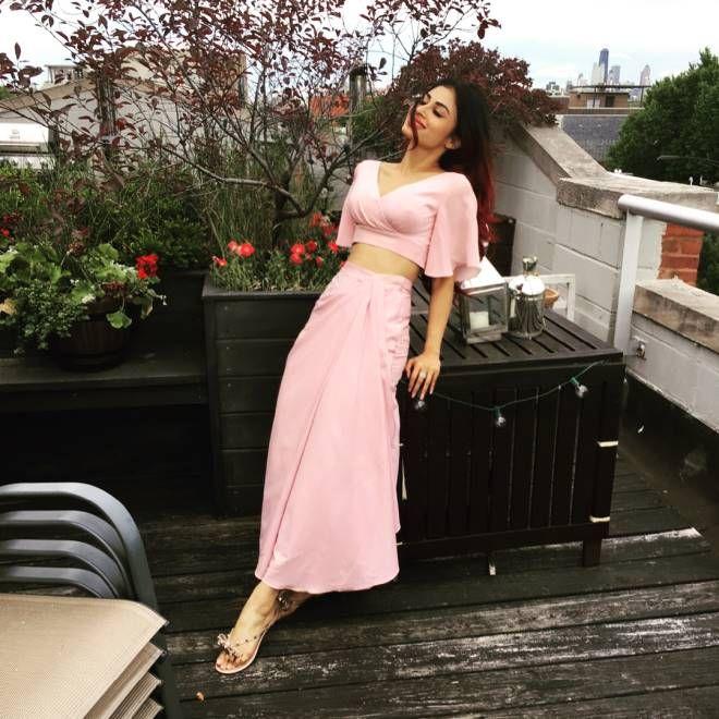 Stunning Rare & Unseen Pictures of Naagin Actress Mouni Roy