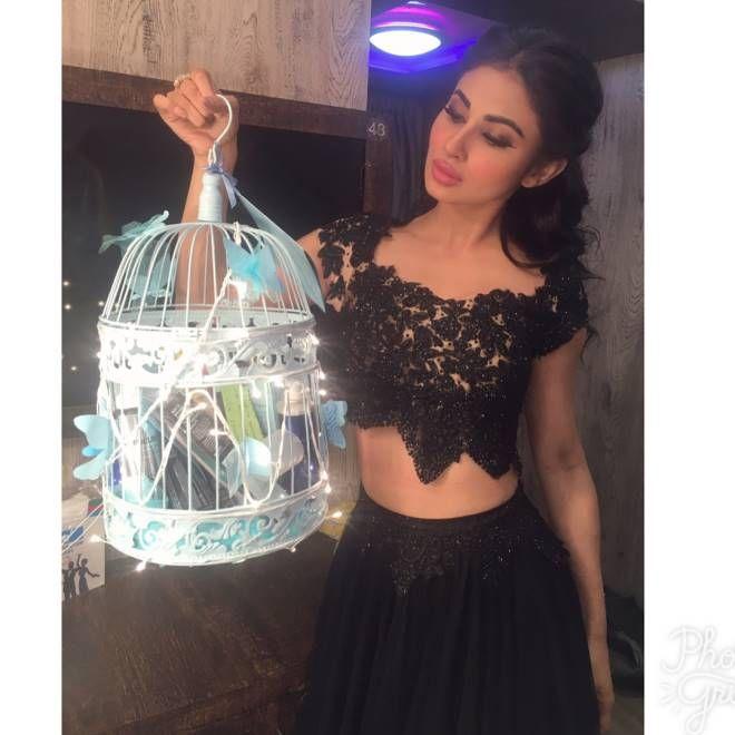 Stunning Rare & Unseen Pictures of Naagin Actress Mouni Roy