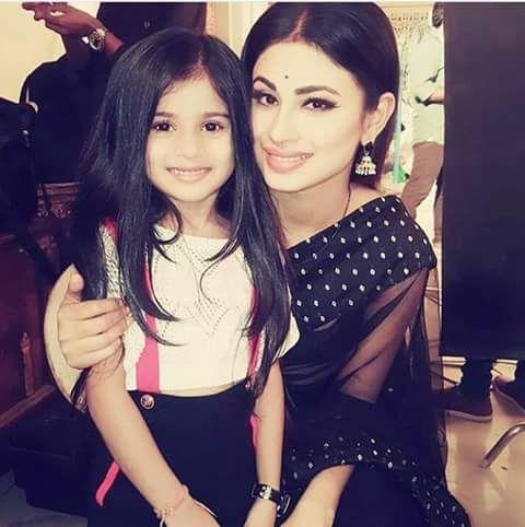 Stunning Rare & Unseen Pictures of Naagin Actress Mouni Roy