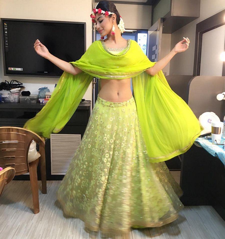 Stunning Rare & Unseen Pictures of Naagin Actress Mouni Roy