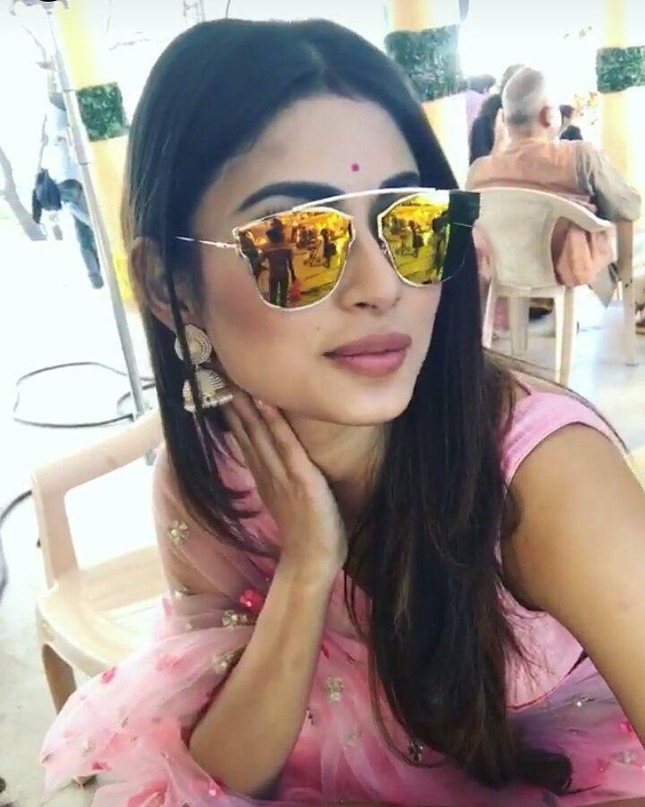 Stunning Rare & Unseen Pictures of Naagin Actress Mouni Roy