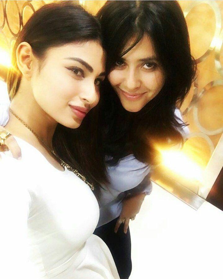 Stunning Rare & Unseen Pictures of Naagin Actress Mouni Roy