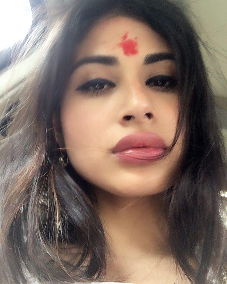 Stunning Rare & Unseen Pictures of Naagin Actress Mouni Roy