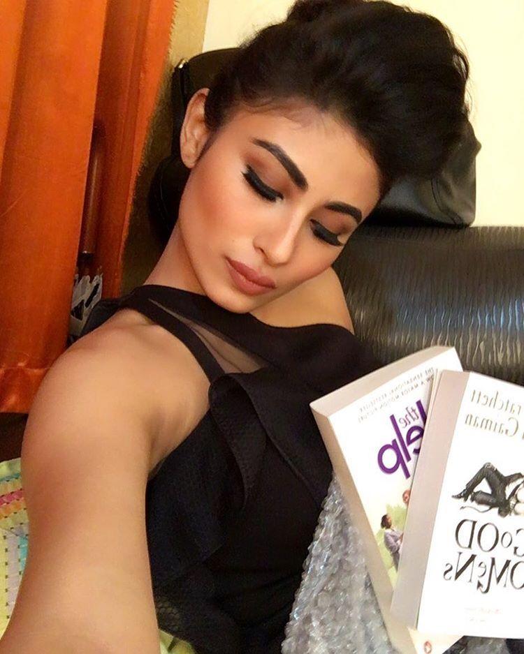 Stunning Rare & Unseen Pictures of Naagin Actress Mouni Roy