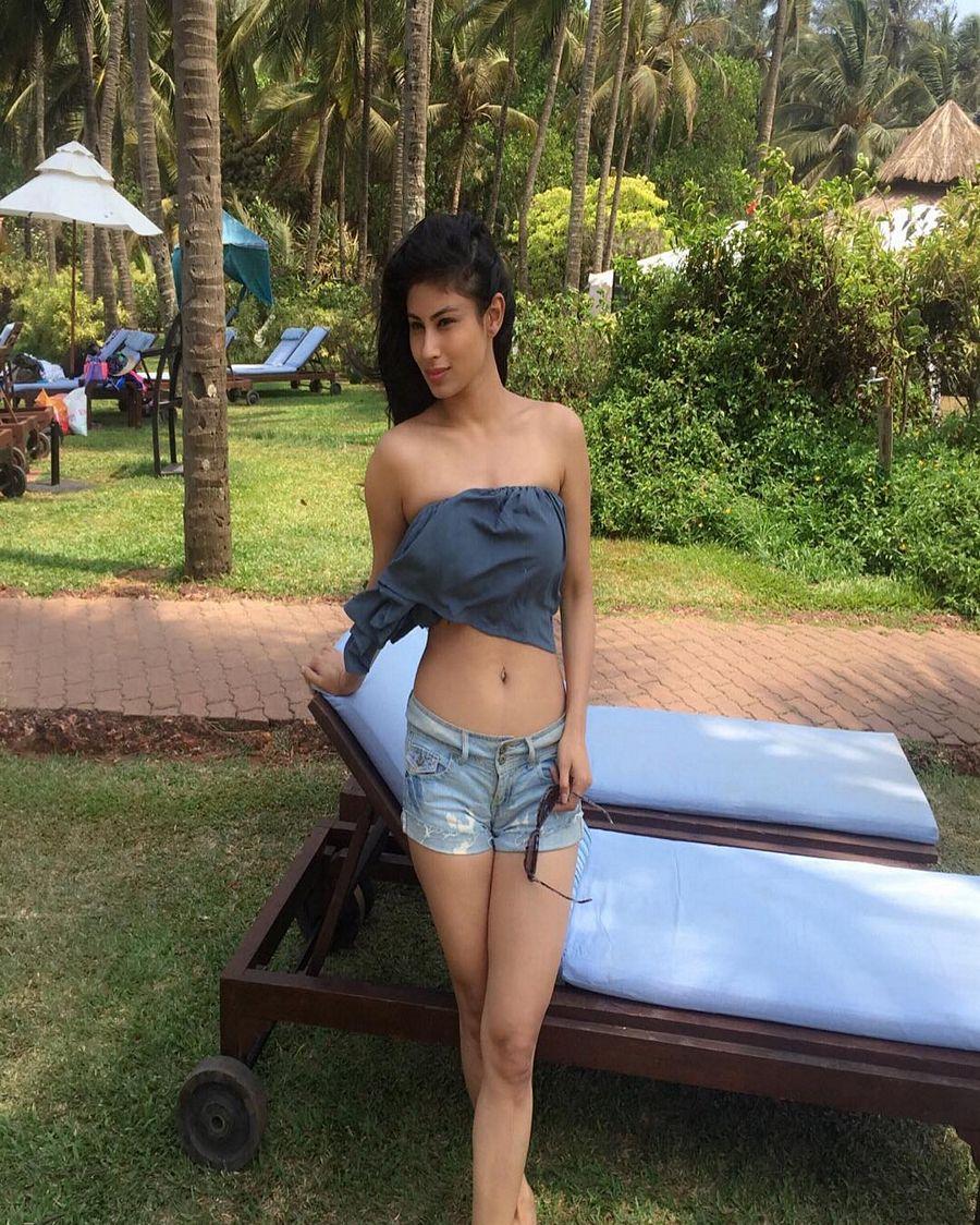 Stunning Rare & Unseen Pictures of Naagin Actress Mouni Roy