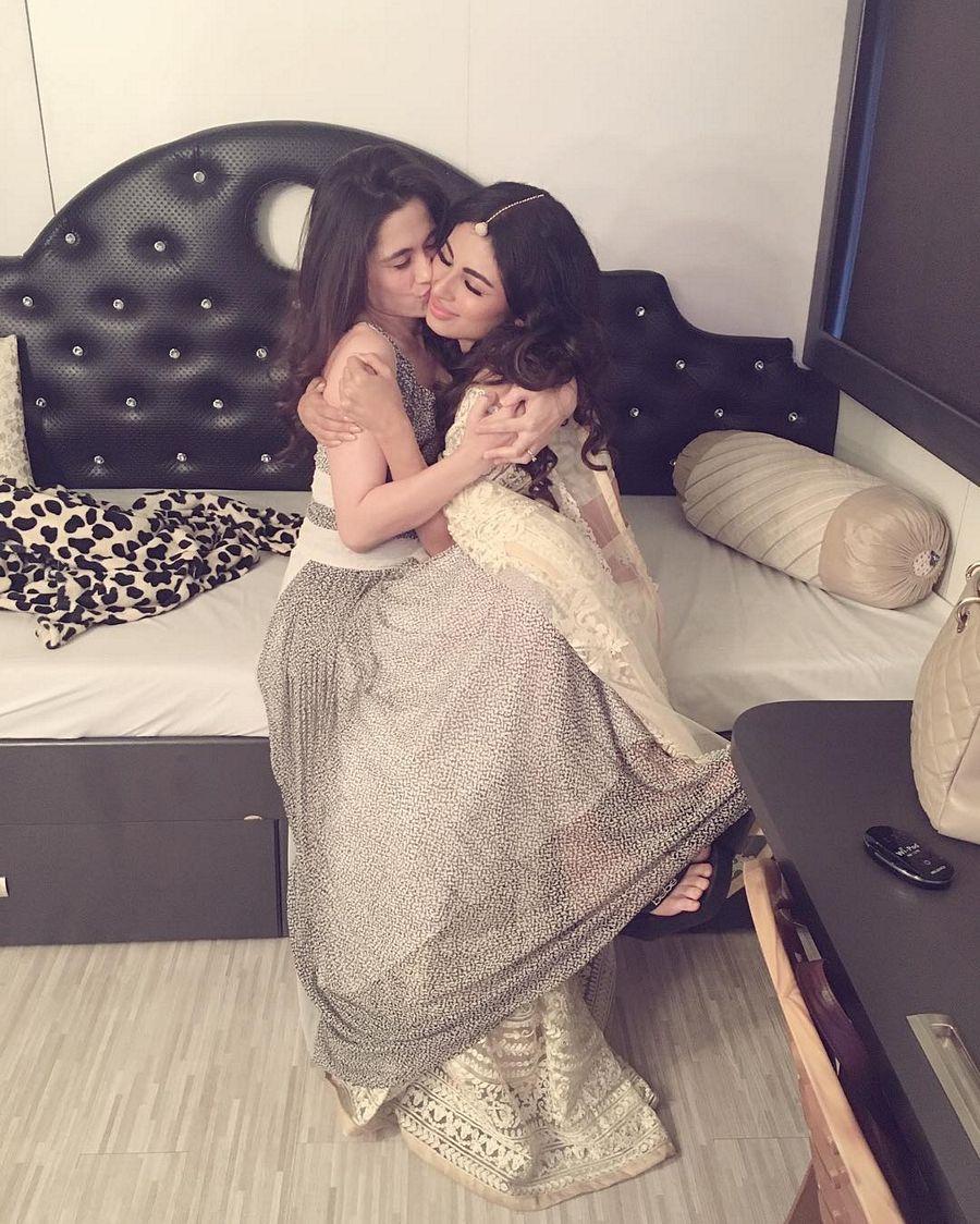 Stunning Rare & Unseen Pictures of Naagin Actress Mouni Roy