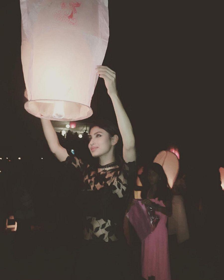 Stunning Rare & Unseen Pictures of Naagin Actress Mouni Roy
