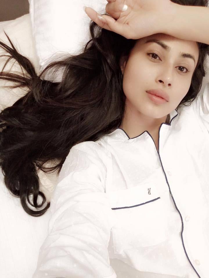 Stunning Rare & Unseen Pictures of Naagin Actress Mouni Roy
