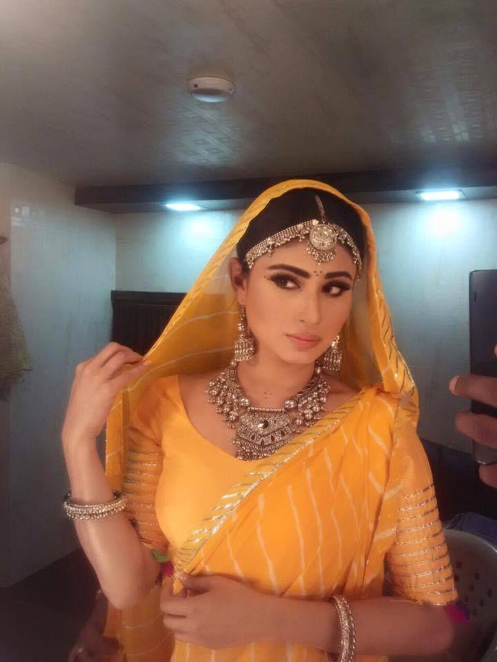 Stunning Rare & Unseen Pictures of Naagin Actress Mouni Roy