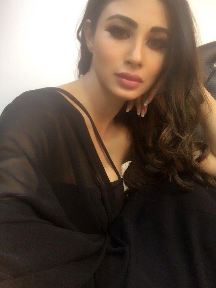 Stunning Rare & Unseen Pictures of Naagin Actress Mouni Roy