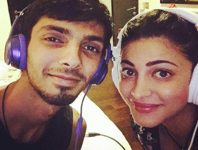 Suchi Leaks Shruthi Hassan Latest Pics with Anirudh