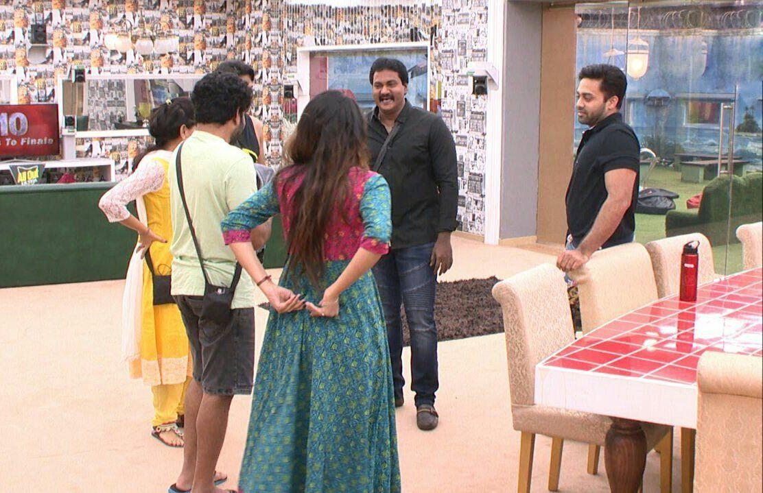 Sunil promotes Ungarala Rambabu in BiggBoss house!