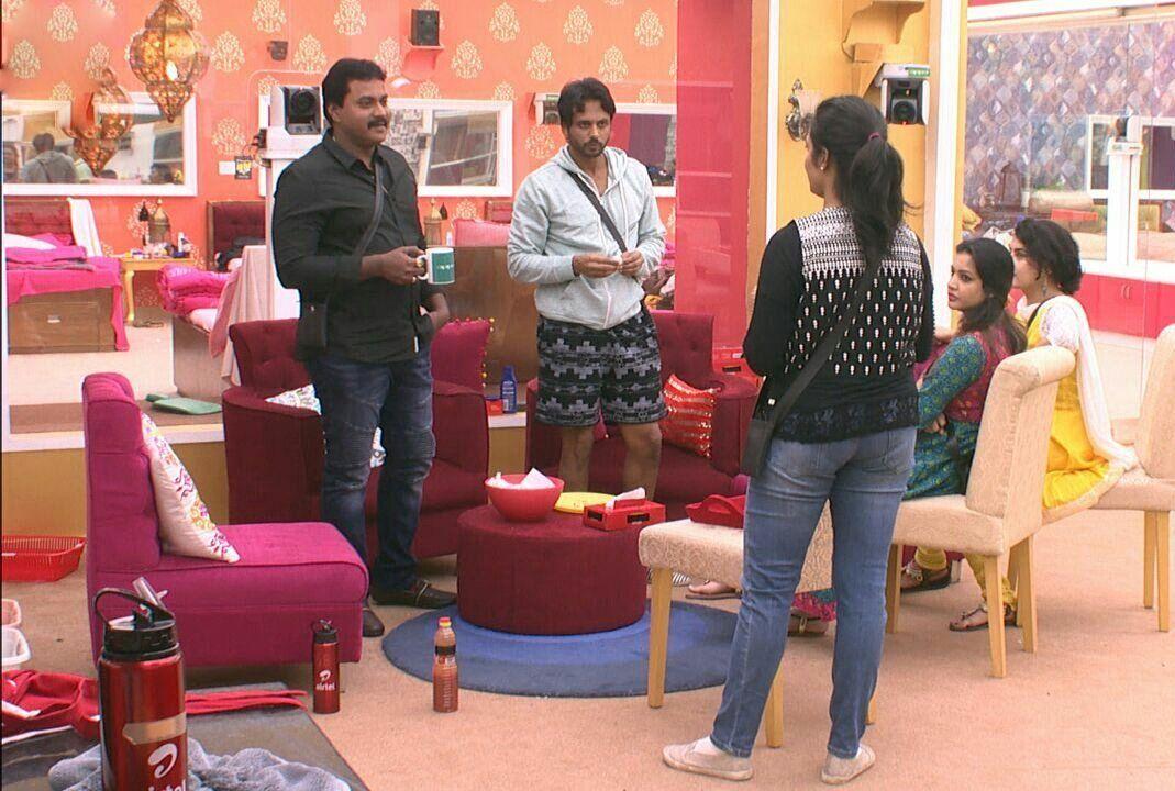 Sunil promotes Ungarala Rambabu in BiggBoss house!