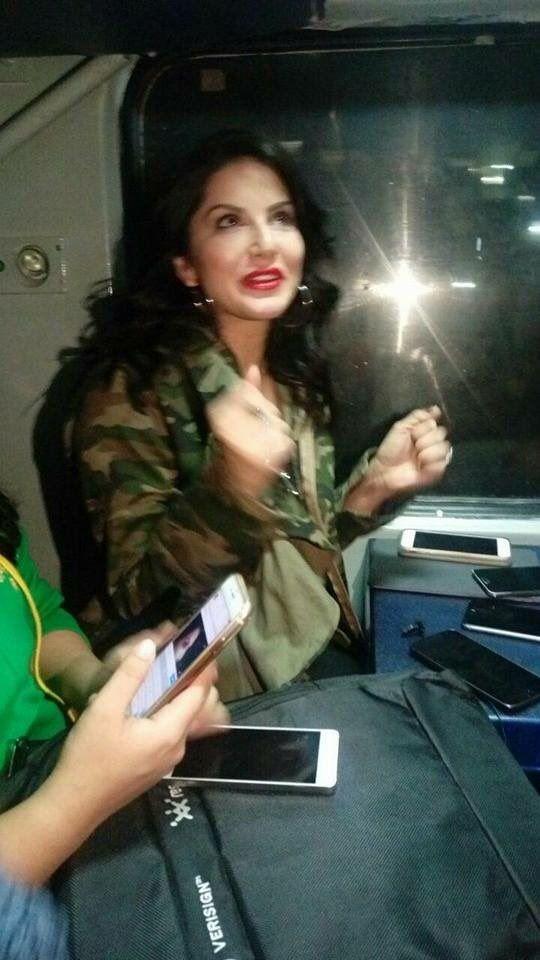 Sunny Leone Thrilled During Promotions Raees On Rail Photos
