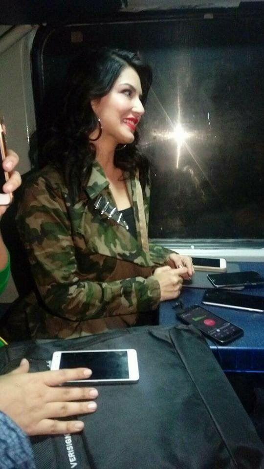 Sunny Leone Thrilled During Promotions Raees On Rail Photos