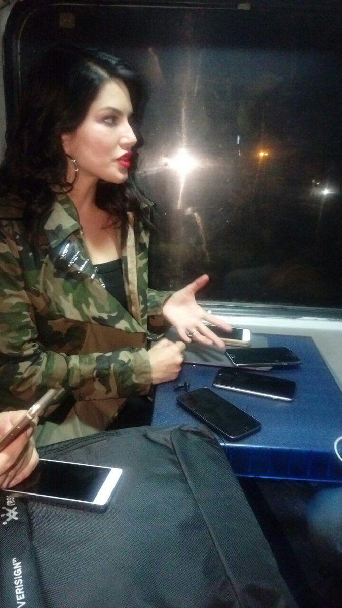 Sunny Leone Thrilled During Promotions Raees On Rail Photos