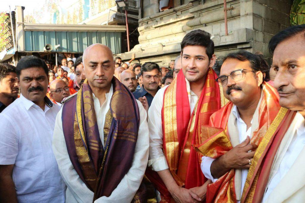 Superstar Mahesh visits Tirumala along with Bharat Ane Nenu