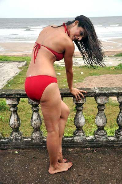 TV Actress Madhurima Tuli Personal Real Life Hot Photos